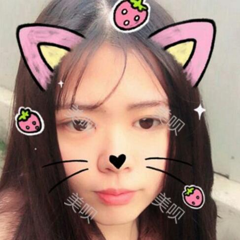 做了切開雙眼皮手術(shù)后的我愛上了自拍