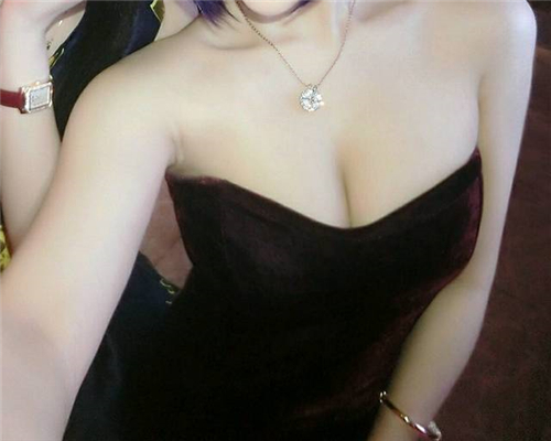 做了自體脂肪移植隆胸手術(shù)兩個月了，分享術(shù)后恢復(fù)照片哦~