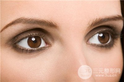做上瞼皮膚松弛矯正費用多少錢