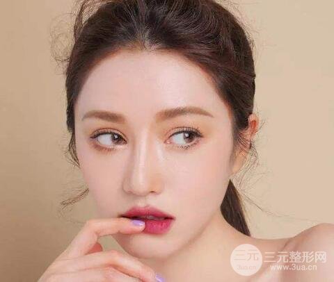 切開雙眼皮一般多少錢？貧民窟女孩也能輕松get！