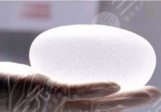 假體隆胸會(huì)留下明X的疤痕嗎