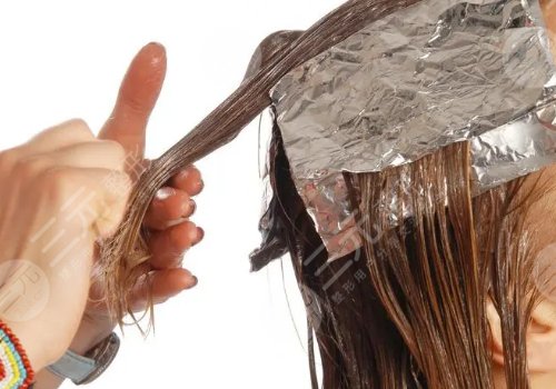 歐萊雅染發(fā)劑和施華蔻染發(fā)劑哪個(gè)好?