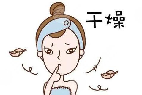 　　冬天自制補水面膜，我相信有許多小伙伴和小編一樣，每到冬天的時候，臉上皮膚特別干燥，不僅會起皮脫皮，還會發(fā)紅瘙癢，嚴重的時候甚至會感覺到刺痛，買了許多的補水面膜和滋潤型水乳，也不能緩解皮膚干燥的癥狀，有時候還會加劇皮膚的瘙癢感和刺痛感，所以小編想到了冬天自制補水面膜，咱們可以用沒有任何添加劑的蔬菜植物水果制作成面膜來對皮膚進行補水，緩解皮膚干燥的癥狀，讓皮膚在冬天也能水水潤潤，不再脫皮。  　　一、導致皮膚干燥的原因  　　皮膚干燥可能是季節(jié)的變化或者皮膚缺水以及貧血的原因導致的，皮膚干燥不去改良的話，不僅會使得皮膚變厚變粗糙，嚴重的話會引發(fā)皮膚炎癥。首先隨著年齡的增長，身體里面的各種激素也會的降低，皮膚的水分會慢慢的流失，皮膚鎖水的能力也會慢慢的下降所以皮膚也就會變得越來越干。其次，氣候的改變也會導致皮膚分泌異常，皮膚的表面就會變得粗糙起來，皮膚的抵抗能力也會慢慢的減弱，后也就會導致皮膚干燥。  　　然后是睡眠不足，紫外線過度照射以及過度減肥等原因，會使身體的平衡受到一系列的損害，身體各個部分的循環(huán)能力也會變弱，久而久之皮膚就會干燥且粗糙。后是一個比較常見的現(xiàn)象，也就是咱們在洗臉的時候用比較燙的水或者使用刺激性的洗面奶，就會使皮膚變得緊繃且干燥，但是這個原因是短期的一個現(xiàn)象，可以立馬改良并得到恢復。但是其他的就需要對皮膚進行長期的補水，才能慢慢的改良皮膚干燥的癥狀。  　　二、冬天自制補水面膜的做法大全  　　小編整理了幾個冬天自制補水面膜的小妙招，小伙伴們可以學習一下。首先是自制蘆薈面膜，我們將新鮮的蘆薈攪碎過后，將蘆薈汁倒入干凈的容器里面，加入一個雞蛋的蛋清和適量的鮮牛奶，攪拌均勻過后敷在臉上，并且輕輕地打圈按摩面部皮膚，可以有的對皮膚進行補水保濕。  　　其次是自制獼猴桃面膜，加入一勺海藻粉進行充分的攪拌，然后將自制的面膜均勻的涂抹在臉上敷十五分鐘后將面膜洗掉，可以在對皮膚進行補水的同時，使皮膚變得更加有光澤。后是自制香蕉面膜，我們將一根香蕉搗碎，加入適量的酸奶和一勺蜂蜜攪拌均勻，然后將自制面膜敷在臉上十五分鐘過后洗凈，能夠溫和的清潔皮膚，并且修復因為干燥而受損的皮膚屏障，適合干燥缺水的皮膚使用。  　　三、面部補水的好處  　　咱們再對面部進行補水過后有以下幾個好處，首先一點，是可以增強皮膚的光澤感，皮膚深層補水過后，角質層會充滿水分，皮膚的細胞排列也會變得平整，所以增強皮膚的光澤度。第二點，補水可以促進皮膚的新陳代謝，如果皮膚缺水的話，皮膚的新陳代謝周期會變得錯亂也就會導致皮膚的老舊角質層堆積，使皮膚變得暗沉，甚至形成色斑。  　　第三點，皮膚補水可以提升皮膚的抵抗力，有許多小伙伴因為皮膚干燥，皮膚的角質層變薄，也就變成了所謂的干敏肌，使用護膚產(chǎn)品都會刺激到皮膚組織，從而造成皮膚炎癥，如果皮膚喝飽水的話，就能夠形成良好的抵抗力，可以降低皮膚的敏感程度，使皮膚維持一個正常健康的狀態(tài)。所以小伙伴們需要知道皮膚干燥并不是一個小問題，我們應該重視起來有的進行皮膚補水，并且在日常生活中維持一個良好的健康的生活作息，做到出門必防曬，就可以有地改良皮膚干燥的問題哦。