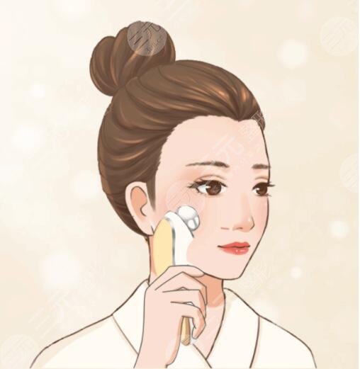 　　美容儀管用嗎?美容儀是一種在醫(yī)美領(lǐng)域中常見的美容設(shè)備，其采用微電流、射頻、激光等技術(shù)，可針對不同肌膚問題進(jìn)行緩解，包括改良皮膚松弛、淡化皺紋、淡化色斑、提亮膚色等。隨著醫(yī)美技術(shù)的不斷發(fā)展，美容儀的種類也越來越多，價格也越來越親民，越來越多的人開始選擇在家使用美容儀來進(jìn)行皮膚護(hù)理。美容儀的功效因設(shè)備類型、技術(shù)原理等因素而異。下面，我們來看看不同類型的美容儀，以及它們在醫(yī)美領(lǐng)域中的應(yīng)用和效果。  　　一、美容儀分類及效果  　　1、射頻美容儀  　　射頻美容儀是一種利用高頻電流產(chǎn)生的熱能來刺激膠原蛋白再生，從而達(dá)到緊致肌膚的效果。射頻美容儀主要用于改良皮膚松弛、淡化細(xì)紋、改良面部輪廓等方面。經(jīng)過長期的緩解，能夠取得較好的效果。  　　2、微電流美容儀  　　微電流美容儀利用微弱電流刺激肌膚細(xì)胞活力，促進(jìn)肌膚代謝，增強(qiáng)肌膚彈性，達(dá)到緊致皮膚、淡化皺紋的效果。由于微電流美容儀刺激力度微弱，緩解需要長時間持續(xù)進(jìn)行。  　　3、激光美容儀  　　激光美容儀利用激光能量刺激膠原蛋白再生，達(dá)到提亮膚色、淡化色斑、淡化皺紋等效果。不過，激光美容儀需要嚴(yán)格控制能量強(qiáng)度和緩解時間，過度緩解可能會造成皮膚損傷。  　　二、美容儀注意事項(xiàng)  　　1、皮膚清潔  　　使用美容儀前需要將皮膚清潔干凈，以免污垢和油脂影響美容儀的效果和安全性。  　　2、使用前進(jìn)行測試  　　使用美容儀前，建議進(jìn)行皮膚測試。將美容儀的探頭輕輕貼在手臂上，逐漸調(diào)節(jié)強(qiáng)度，測試感受舒適度和刺激力度。  　　3、正確的使用方法  　　美容儀使用時需要按照說明書上的步驟進(jìn)行，不要超時或者過度用力，避免對皮膚造成損傷。  　　4、使用后保養(yǎng)  　　緩解后，需要進(jìn)行皮膚保養(yǎng)，如敷面膜、涂護(hù)膚品等，保持皮膚水潤和養(yǎng)護(hù)。  　　三、美容儀適用人群  　　1、年齡在25歲以上的人群，由于年齡的增長，皮膚自我修復(fù)的能力逐漸下降，需要額外的保養(yǎng)來維持皮膚的健康和美觀。  　　2、膚質(zhì)干燥、敏感、暗沉、有皺紋等肌膚問題的人群，這些人群皮膚需要更加細(xì)致的護(hù)理，美容儀能夠提供針對性的緩解，促進(jìn)肌膚代謝，增強(qiáng)皮膚免疫力。  　　3、希望在家中進(jìn)行簡單護(hù)理的人群，對于一些忙于工作或照顧家庭的人來說，到美容院進(jìn)行專業(yè)護(hù)理可能不太方便，使用美容儀能夠在家中自行完成。  　　4、在醫(yī)美機(jī)構(gòu)進(jìn)行緩解后需要進(jìn)行后續(xù)護(hù)理的人群，一些醫(yī)美機(jī)構(gòu)的醫(yī)生或護(hù)士會建議求美者在緩解后使用美容儀進(jìn)行維護(hù)和加速恢復(fù)。  　　綜合來看，美容儀的效果因設(shè)備類型、技術(shù)原理、緩解時間等因素而異，需要根據(jù)個人膚質(zhì)和肌膚問題選擇適合的美容儀進(jìn)行緩解。此外，為了緩解效果和安全性，使用美容儀需要遵循說明書上的操作指導(dǎo)，不可盲目使用或過度緩解。