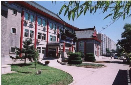 八大處整形醫(yī)院開內(nèi)眼角價(jià)格查詢！收費(fèi)標(biāo)準(zhǔn)&好評(píng)醫(yī)生3位介紹~