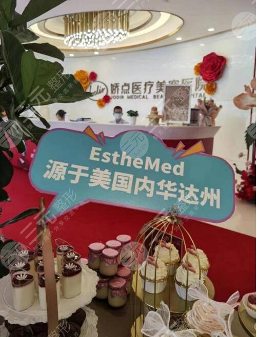 產(chǎn)后適合的乳房假體有哪些？試試艾斯美乳房假體！