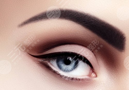 梁大寧割雙眼皮案例