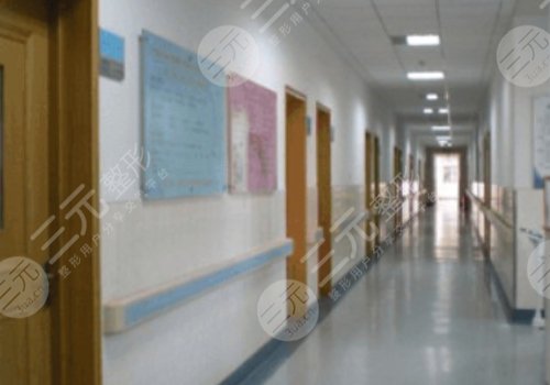 長(zhǎng)沙脂肪隆胸黃安華